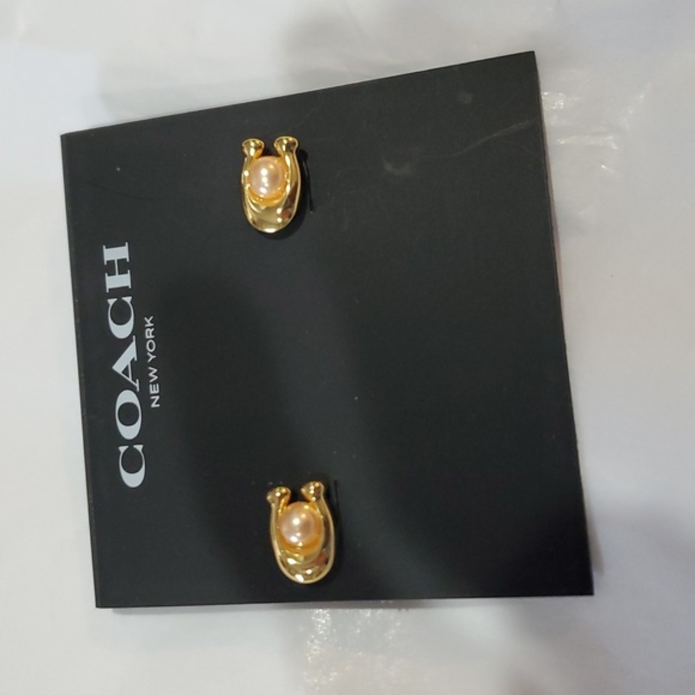 Coach monogram coach C logo pink pearl stud earrings new